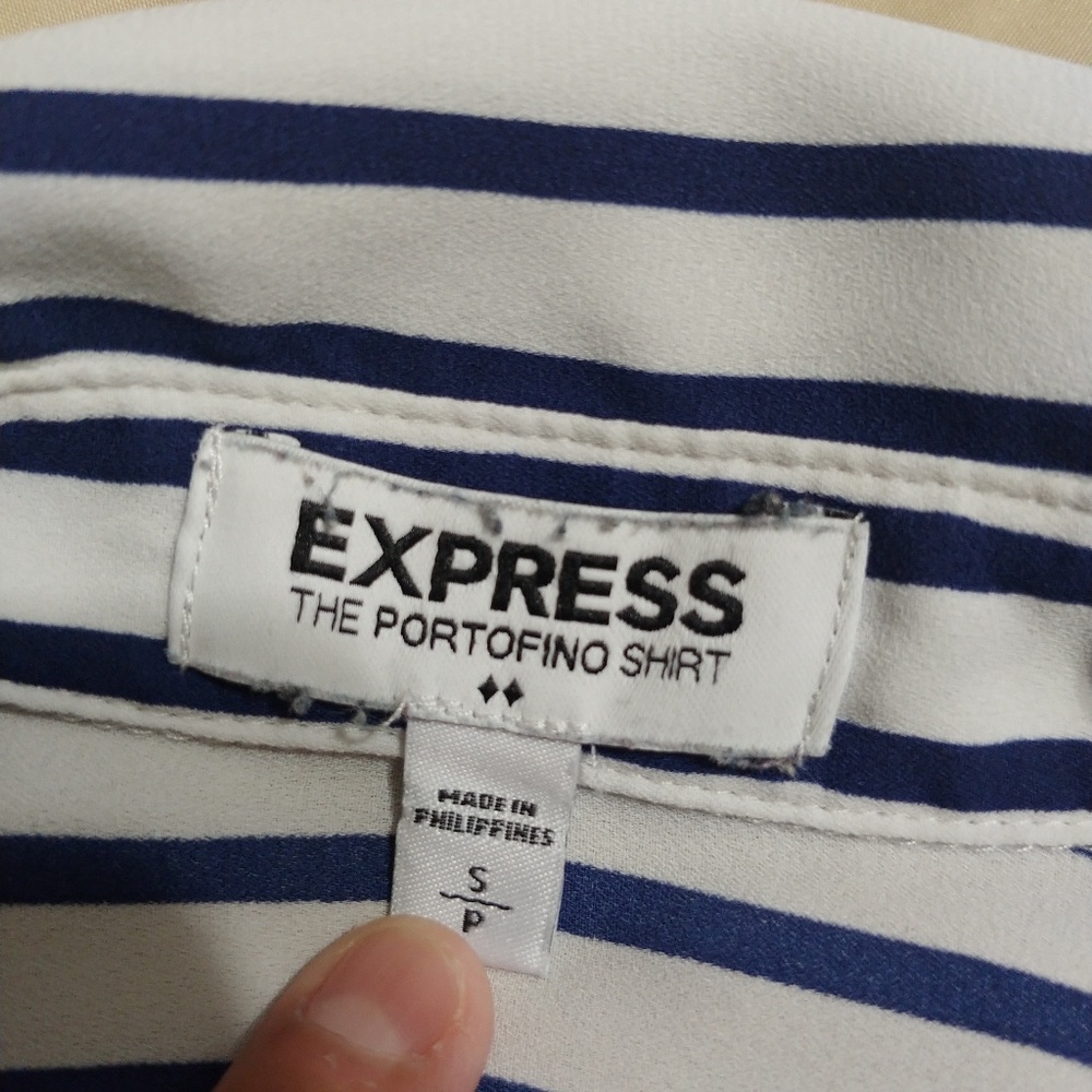 Express button up Blouse - Picture 2 of 5